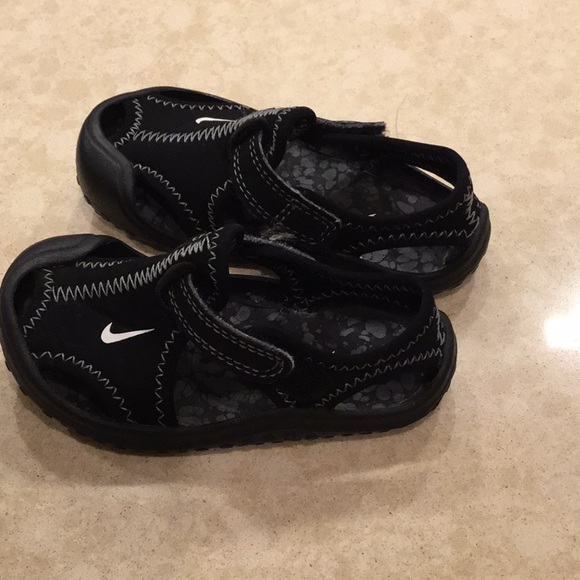 nike sandals size 5